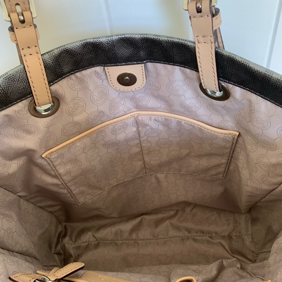 Authentic Michael Kors Tote Bag - Picture 6 of 11
